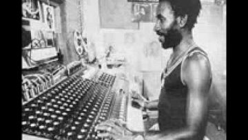 Lee Perry – Hold On Death