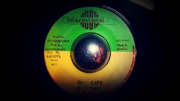 B B Seaton – Is Life / Dub Wid Life 7 Roots International