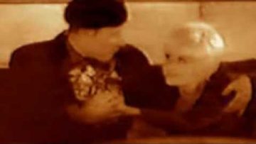 Dolores O´Riordan y Jah Wobbles -The Sun Does Rise
