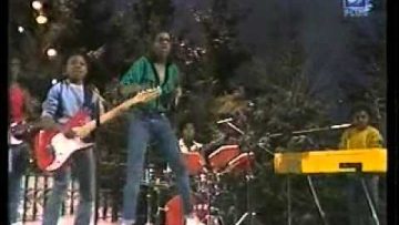 Musical Youth – Never Gonna Give You Up LIVE on Pop Goes Christmas 1982