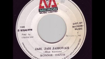 Ronnie Davis and The Aggrovators – Jah Jah Jahovah Dub – 7 Micron 1975 – FOUNDATION