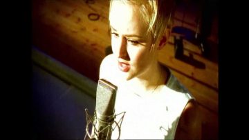 Sonic Dream Collective – Dont Go Breaking My Heart (Official)