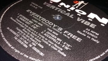 Vertical Vibe – Everybodys Free (Oxygen Mix)